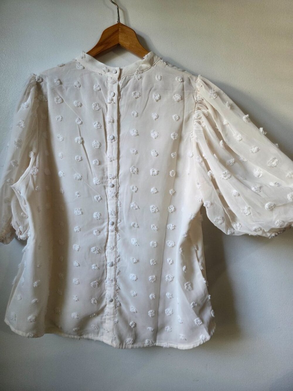 NEW NEVER WORN LASCANA TEXTURED CREAM TOP PUFFED SLEEVES M - Picture 3 of 16